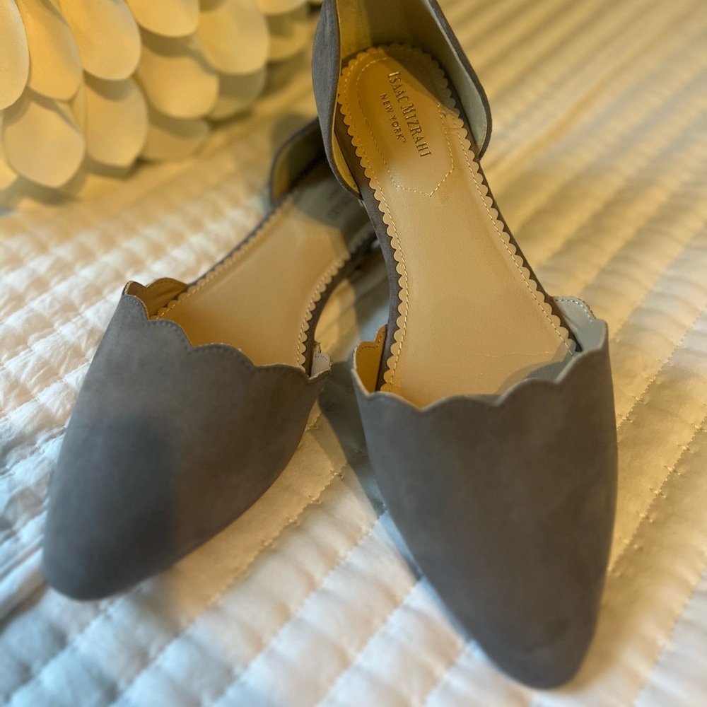 ISAAC MIZRAHI Women’s flats size 9